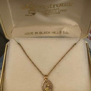 Vintage 10K Black Hills solid Gold necklace 18” w Grape & leaf charm Dainty!